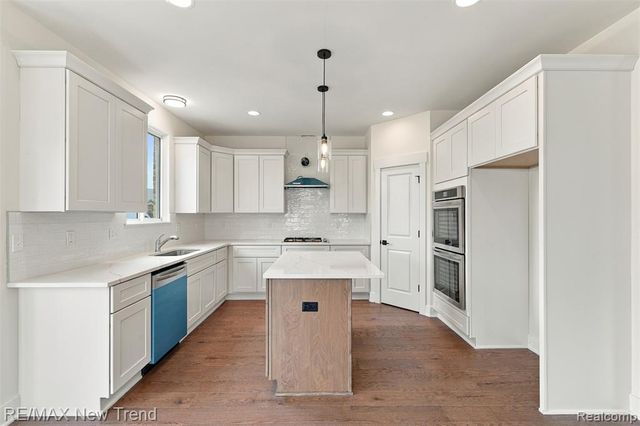 24454 Pembrooke Drive, South Lyon, MI 48178