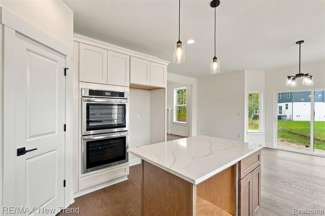 24454 Pembrooke Drive, South Lyon, MI 48178