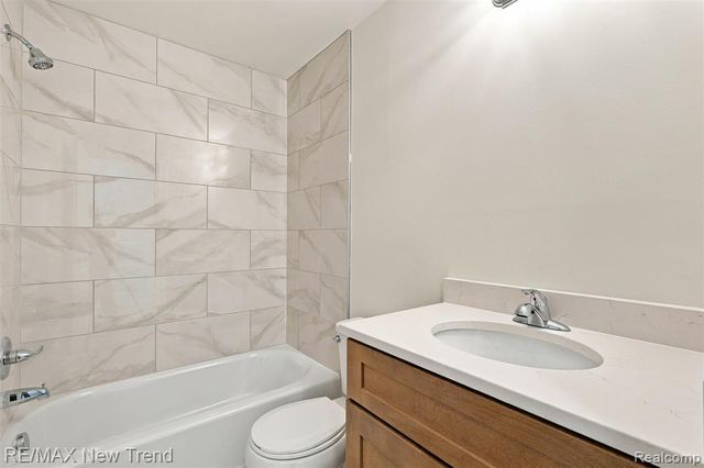 24454 Pembrooke Drive, South Lyon, MI 48178
