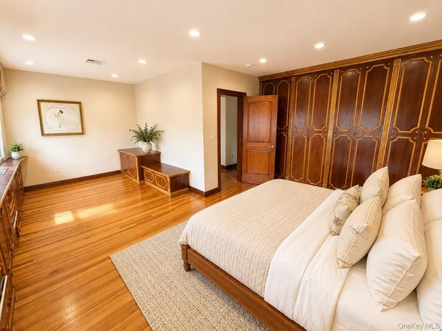 526 Beach 132nd Street, Belle Harbor, NY 11694