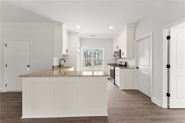 50 Hawks Ridge Ct, Cleveland, GA 30528