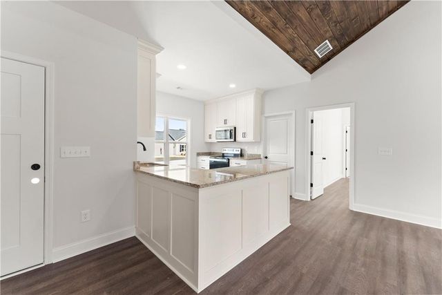 50 Hawks Ridge Ct, Cleveland, GA 30528