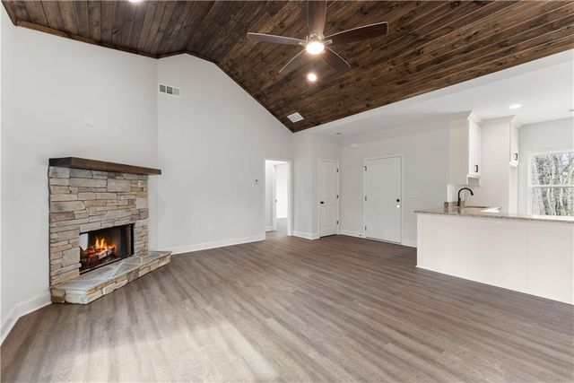 50 Hawks Ridge Ct, Cleveland, GA 30528