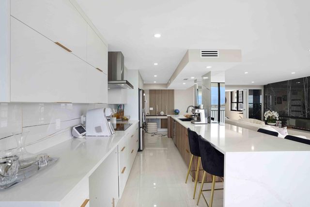 5480 N Ocean Drive Bphc, Singer Island, FL 33404