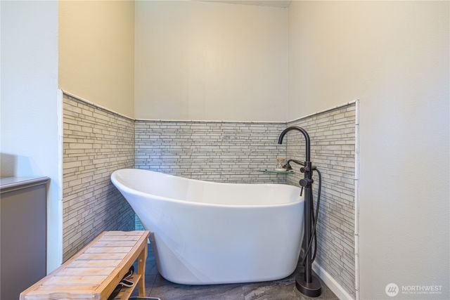 80 Sunshine Plaza, Sequim, WA 98382