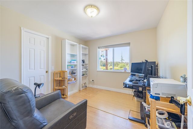 80 Sunshine Plaza, Sequim, WA 98382