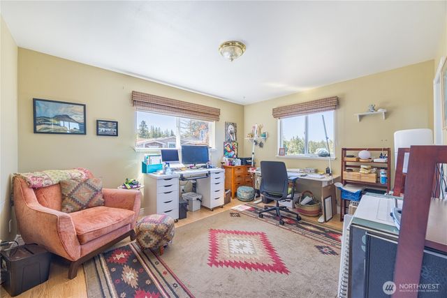 80 Sunshine Plaza, Sequim, WA 98382