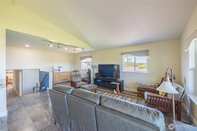 80 Sunshine Plaza, Sequim, WA 98382