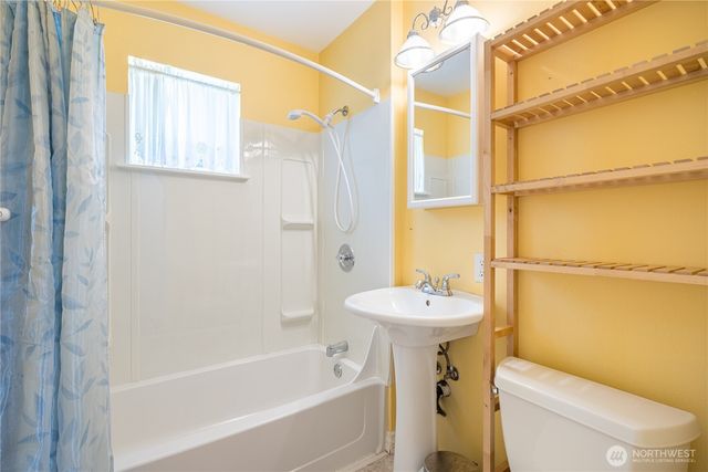 80 Sunshine Plaza, Sequim, WA 98382