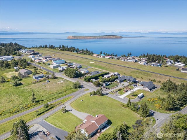 80 Sunshine Plaza, Sequim, WA 98382