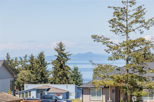 80 Sunshine Plaza, Sequim, WA 98382