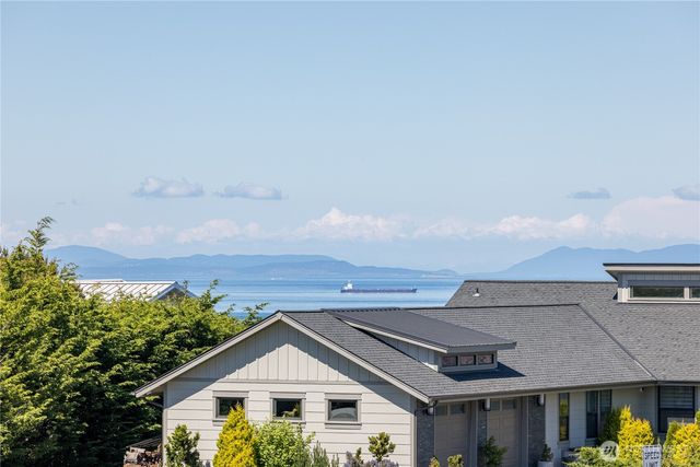80 Sunshine Plaza, Sequim, WA 98382