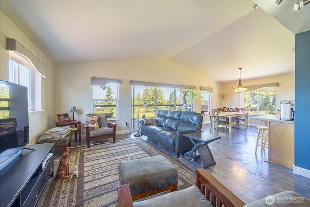 80 Sunshine Plaza, Sequim, WA 98382