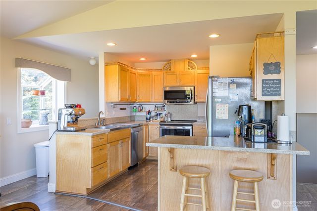 80 Sunshine Plaza, Sequim, WA 98382