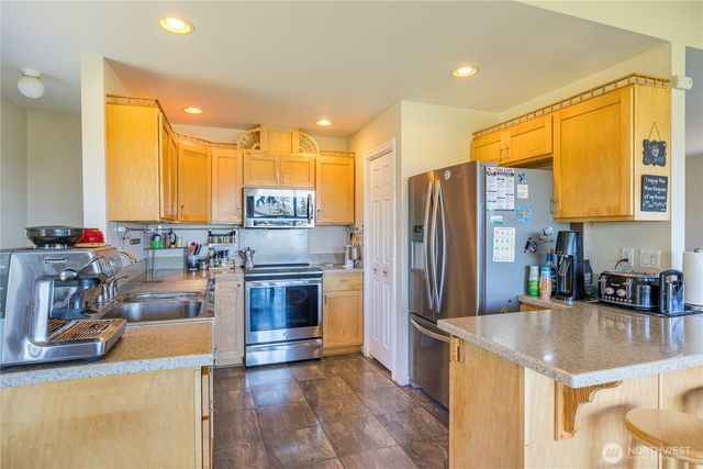 80 Sunshine Plaza, Sequim, WA 98382