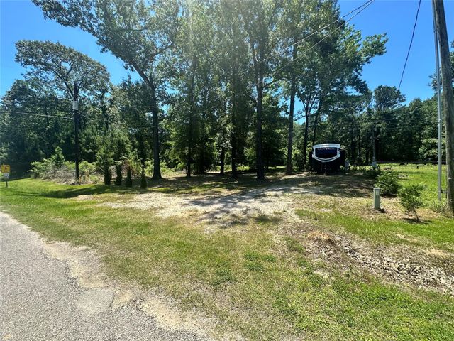 476 W Woodland Shores Drive, Point Blank, TX 77364