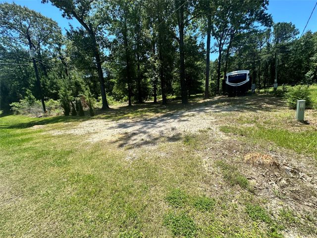 476 W Woodland Shores Drive, Point Blank, TX 77364