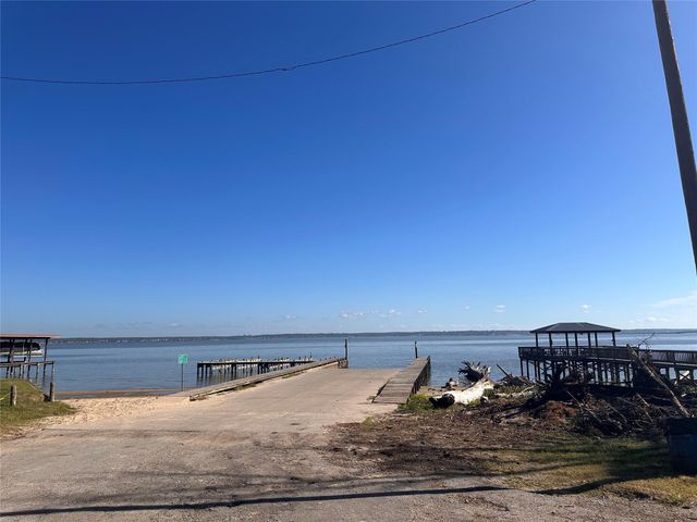 476 W Woodland Shores Drive, Point Blank, TX 77364