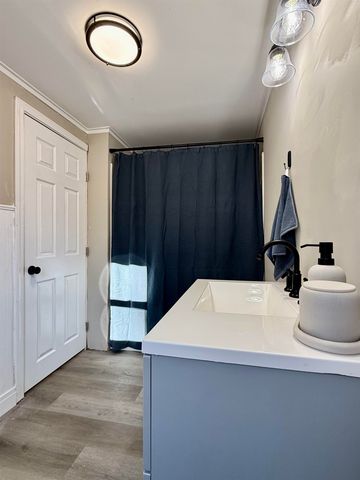 82 Edgerly School Road, Meredith, NH 03253