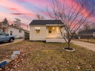 23352 Powell Avenue, Hazel Park, MI 48030