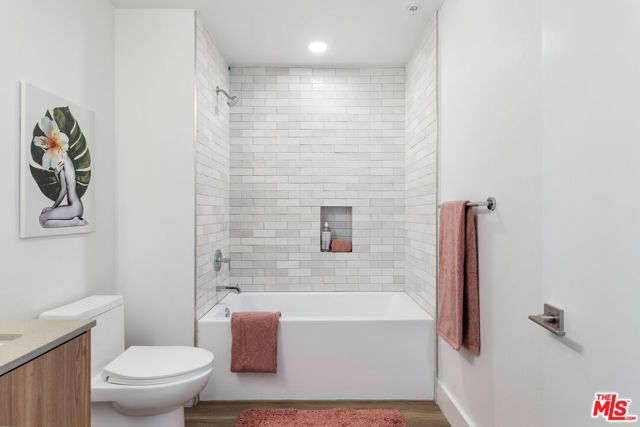 3800 Mentone Avenue 401, Culver City, CA 90232