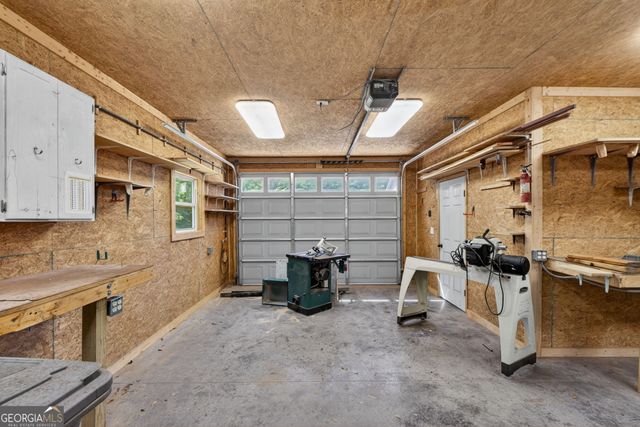 916 Highway 36 W, Barnesville, GA 30204