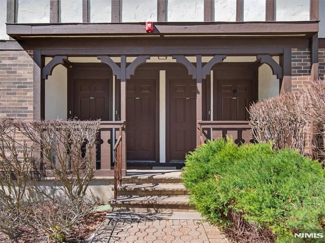 2506 Hemingway Lane, Mahwah, NJ 07430