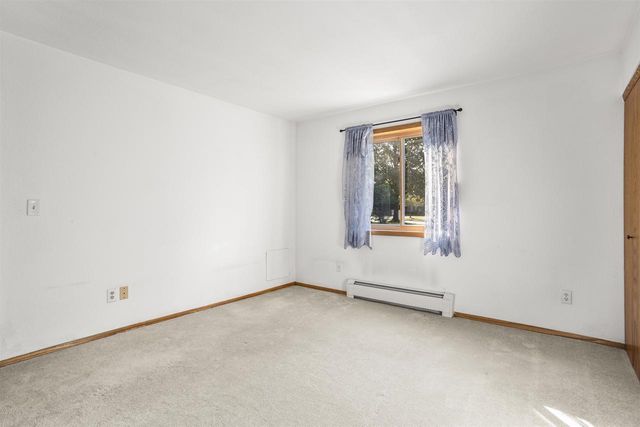 62 SPENCER VILLAGE COURT, Appleton, WI 54914