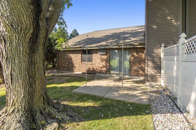 62 SPENCER VILLAGE COURT, Appleton, WI 54914