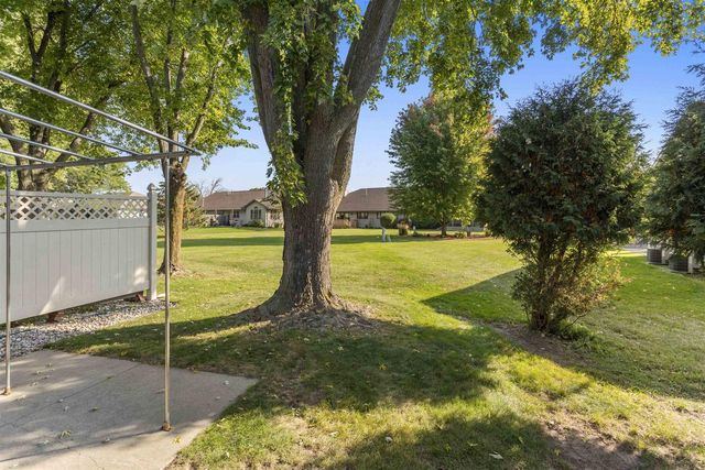 62 SPENCER VILLAGE COURT, Appleton, WI 54914