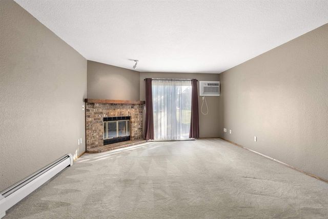 62 SPENCER VILLAGE COURT, Appleton, WI 54914