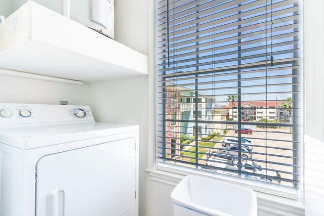 7000 Seawall Boulevard 225, Galveston, TX 77551