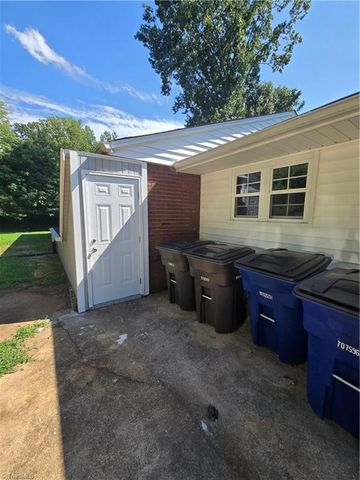 5167 N Cherry Street, Winston-salem, NC 27105