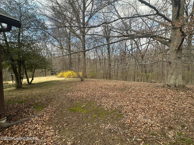 2515 Woodside Rd, Louisville, KY 40207