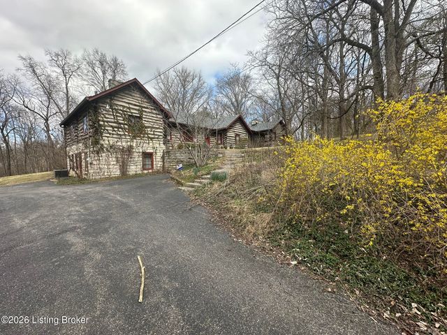 2515 Woodside Rd, Louisville, KY 40207