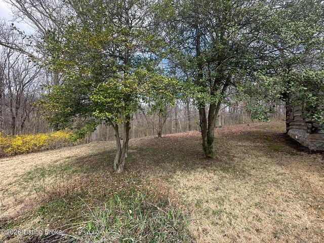 2515 Woodside Rd, Louisville, KY 40207