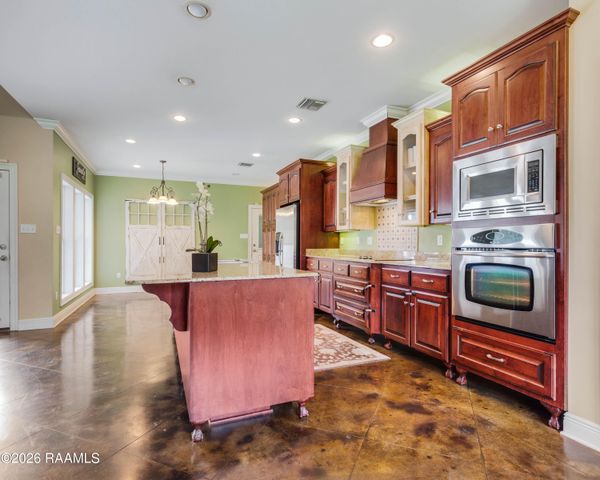 7280 Main Highway, St. Martinville, LA 70582
