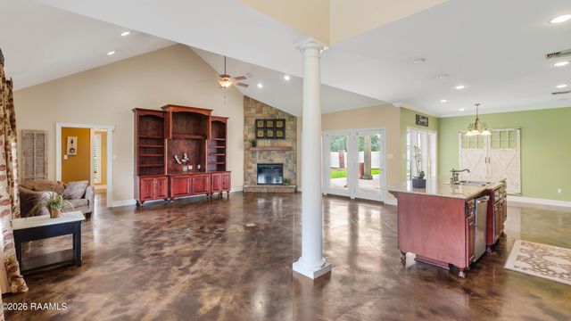 7280 Main Highway, St. Martinville, LA 70582