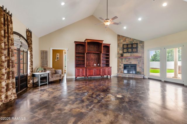 7280 Main Highway, St. Martinville, LA 70582