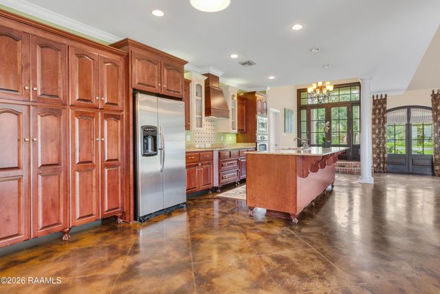 7280 Main Highway, St. Martinville, LA 70582