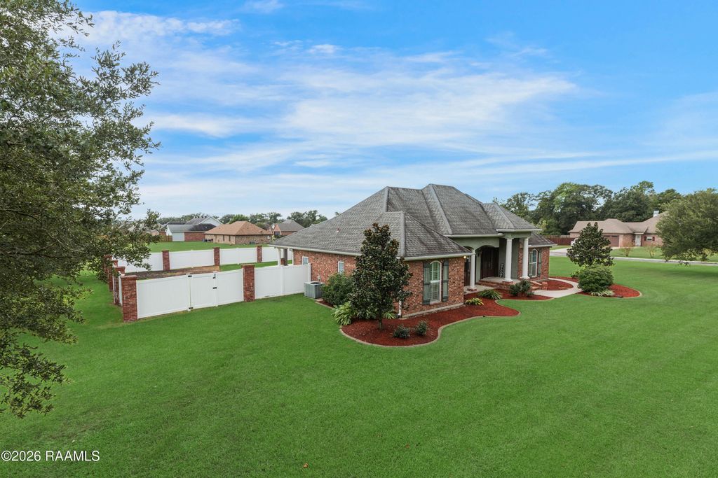 7280 Main Highway, St. Martinville, LA 70582