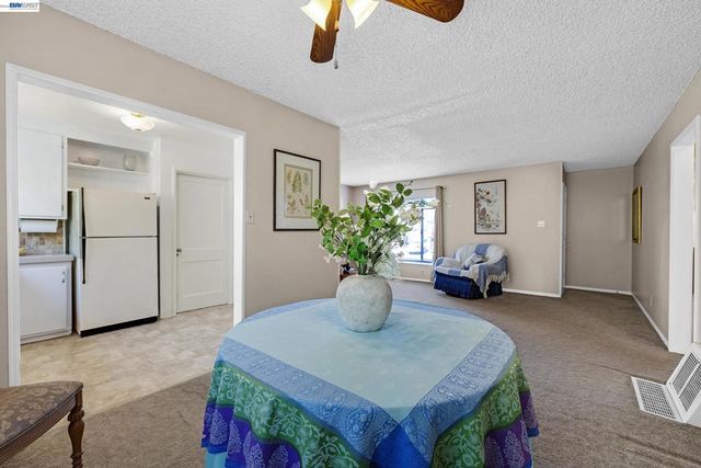 21146 Elm St, Castro Valley, CA 94546