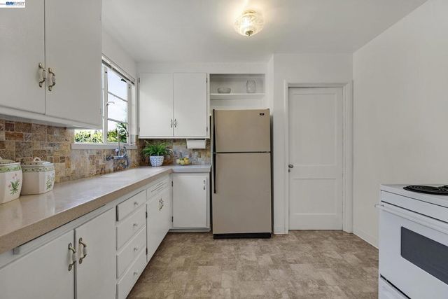 21146 Elm St, Castro Valley, CA 94546