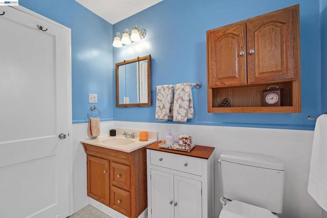 21146 Elm St, Castro Valley, CA 94546