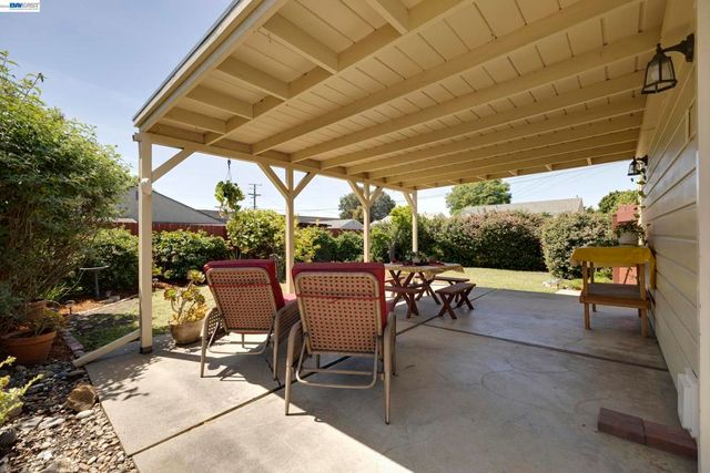 21146 Elm St, Castro Valley, CA 94546