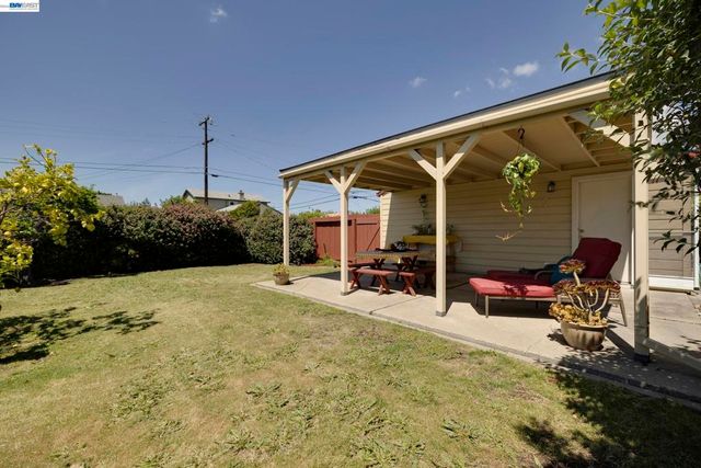21146 Elm St, Castro Valley, CA 94546