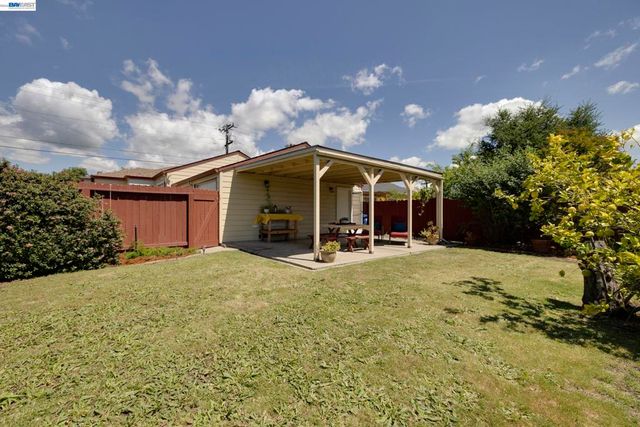 21146 Elm St, Castro Valley, CA 94546