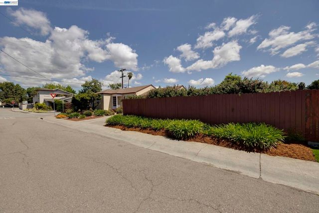 21146 Elm St, Castro Valley, CA 94546