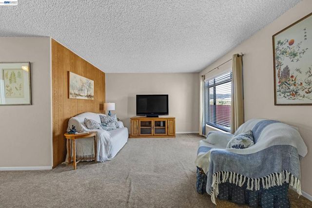 21146 Elm St, Castro Valley, CA 94546