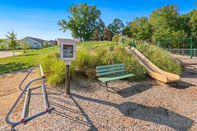 1645 Cross Village Avenue, Kernersville, NC 27284